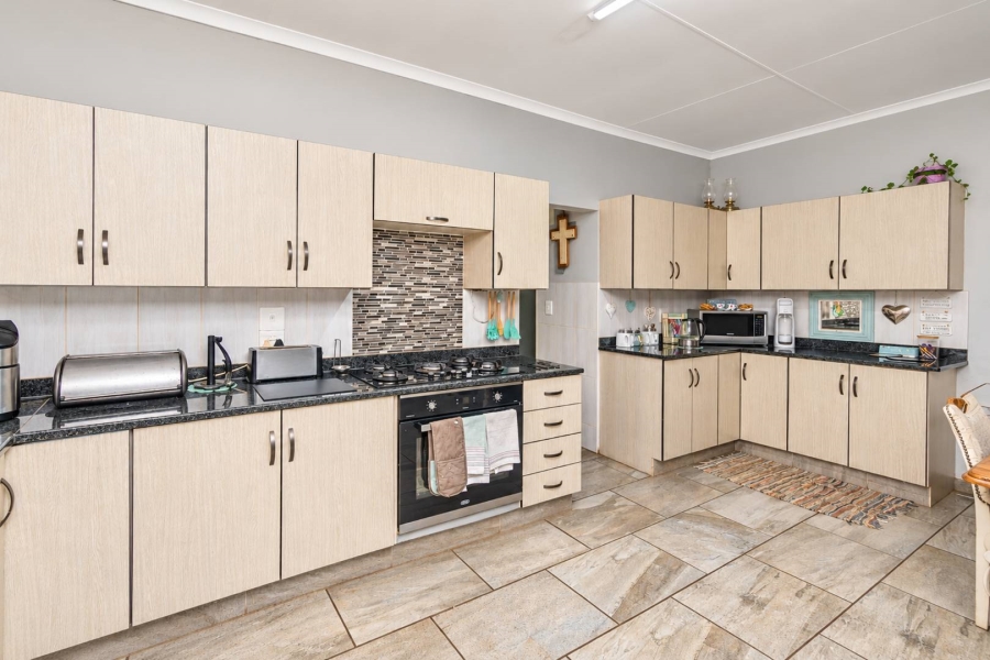5 Bedroom Property for Sale in Melodie North West